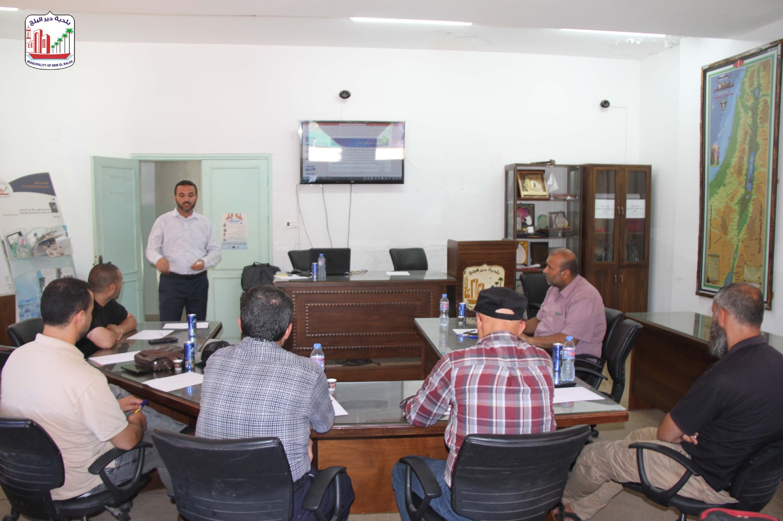 بلدية دير البلح تستضيف اللقاء الأول للجنة الفرعية للحرف والمنشآت الخطرة بالمنطقة الوسطى