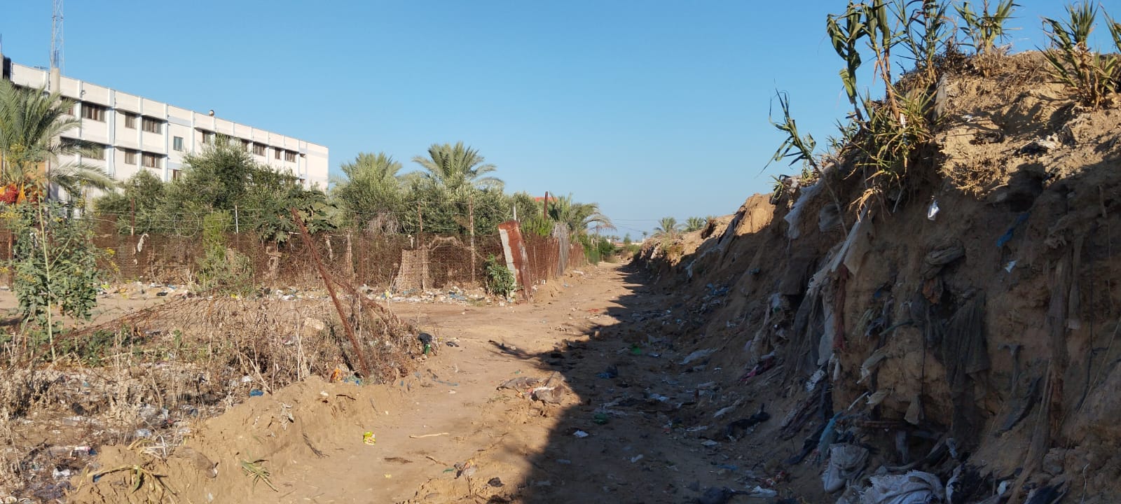 البدي بتنظيف مجرى وادي السلقا وتعزيزه لمواجهة فصل الشتاء