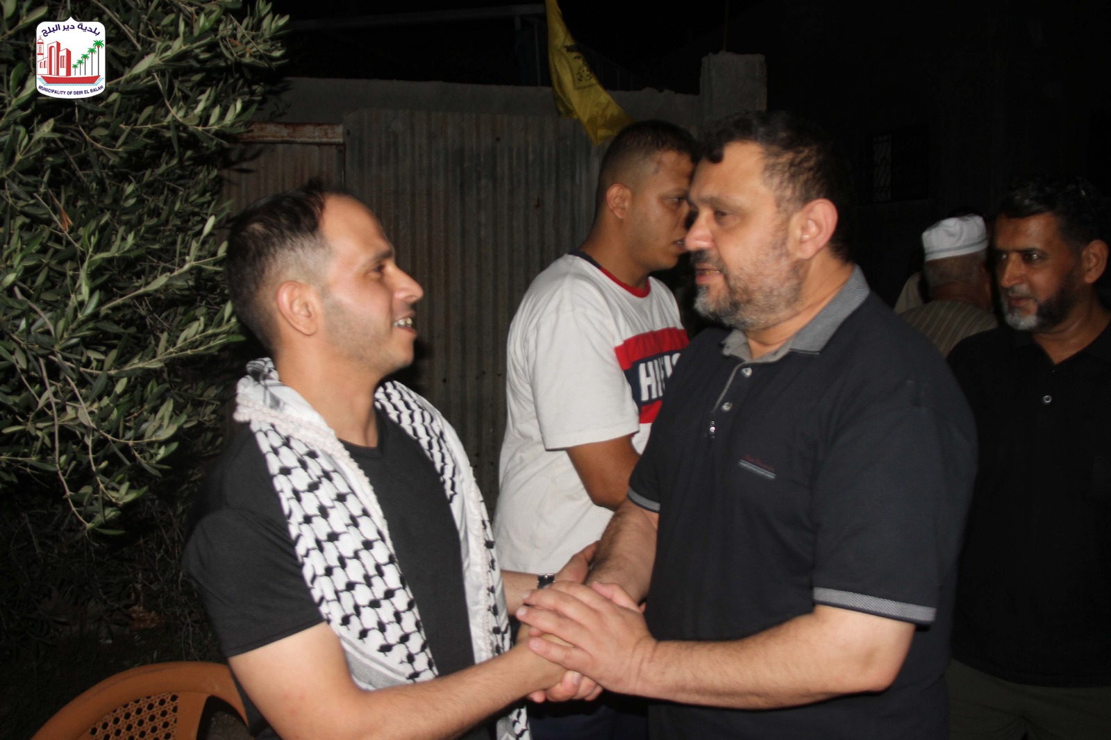 في إطار التواصل المستمر مع المجتمع المحلي رئيس البلدية دياب الجرو يرافقه عدد من موظفي البلدية خلال ز