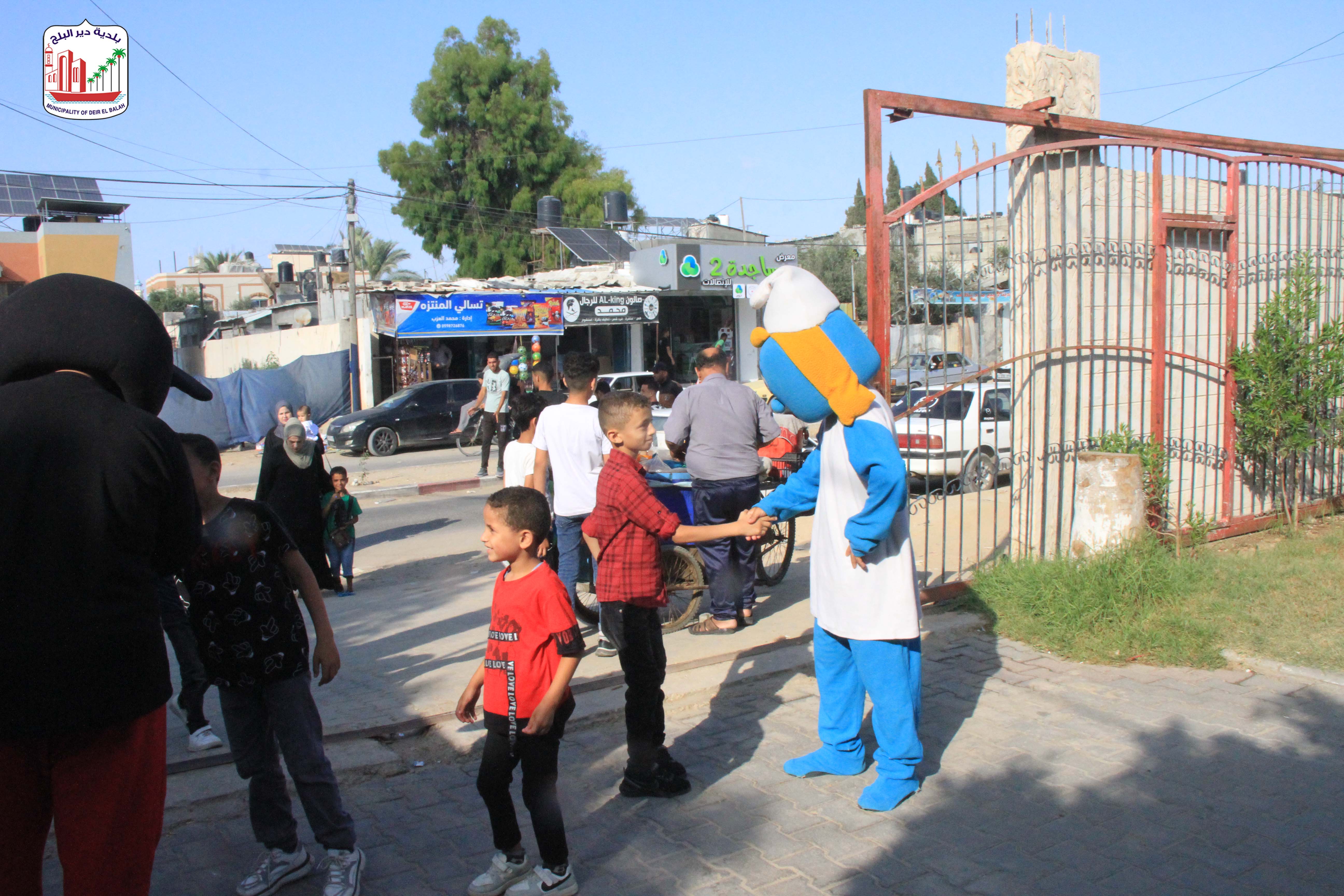 لجنة المرأة والطفل ببلدية دير البلح تنظم عصر أمس يوماً ترفيهياً بعنوان 