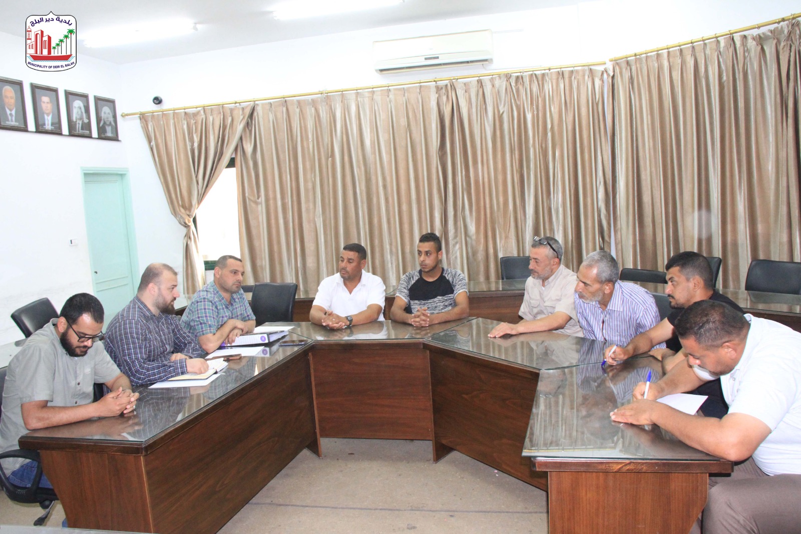 بلدية دير البلح تؤكد على المسؤولية المشتركة مع أصحاب الاستراحات للحفاظ على شاطئ البحر أمام المصطافين