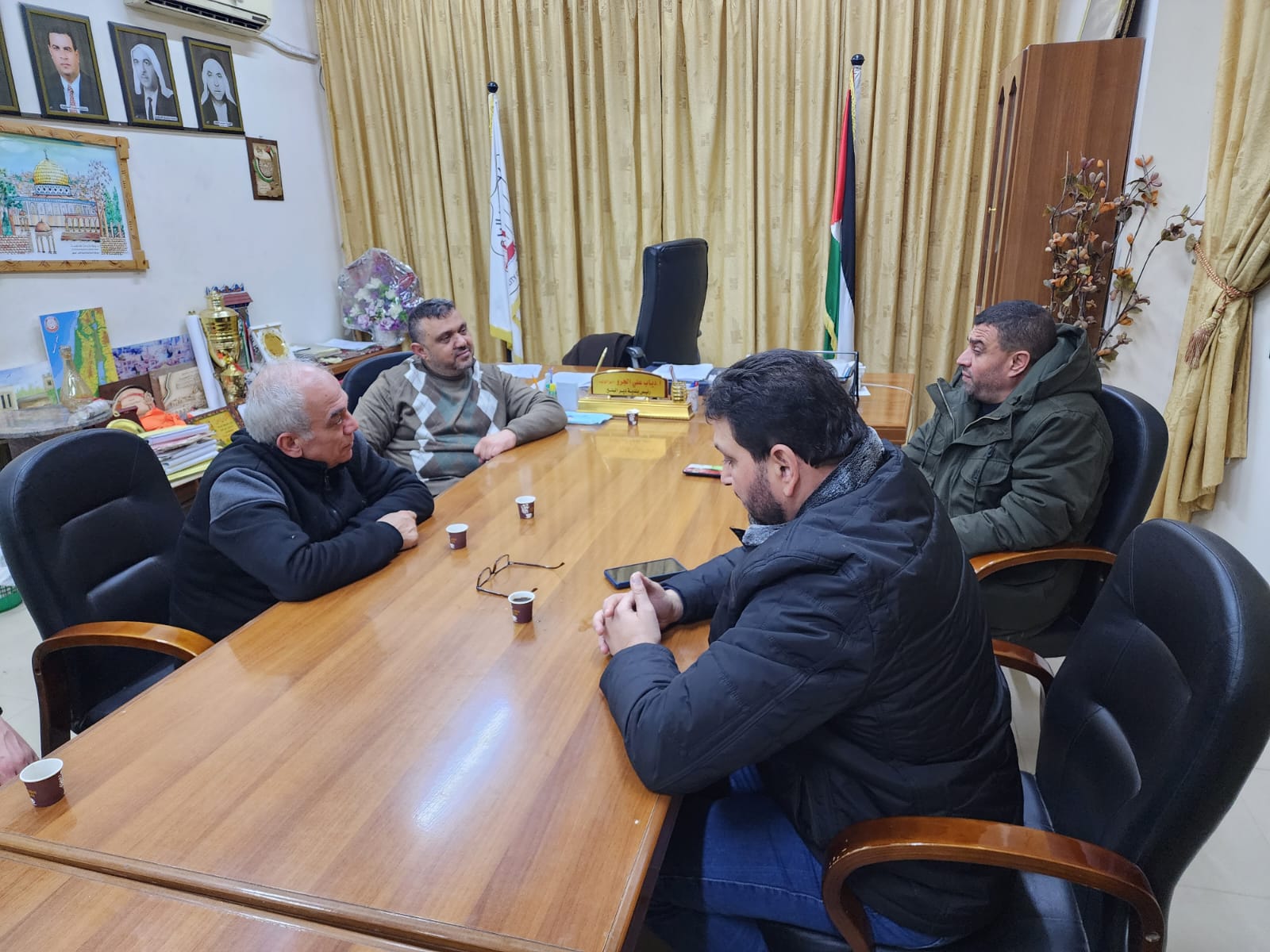 في ساعة متأخرة من الليلة الماضية: لجنة الطوارئ الحكومية تتابع تطورات المنخفض الجوي ومواجهة تداعياته