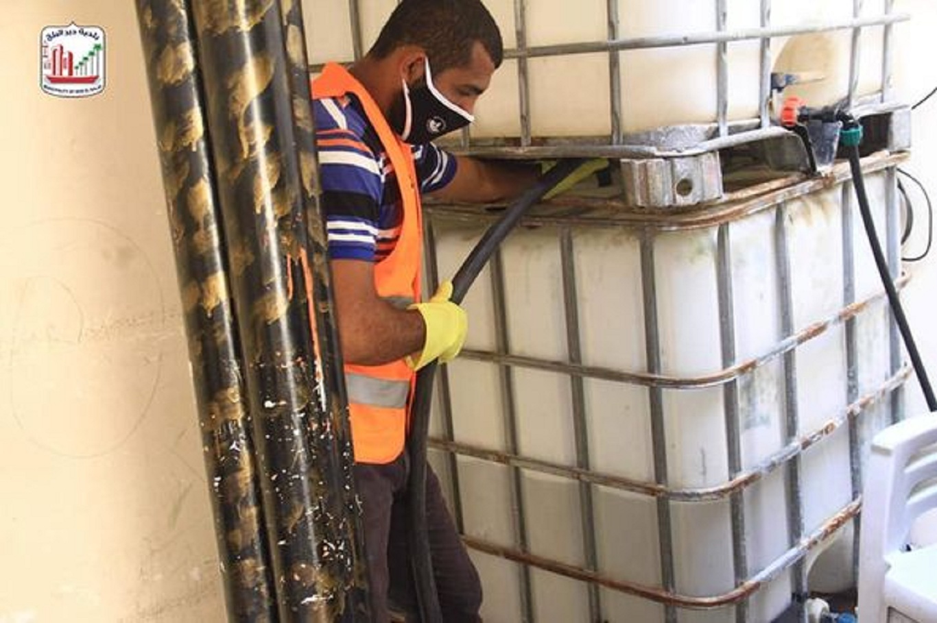 توفير خزان مياه سعة ٥٠٠٠ لتر لتعبئة المياه للمواطنين في المعسكر