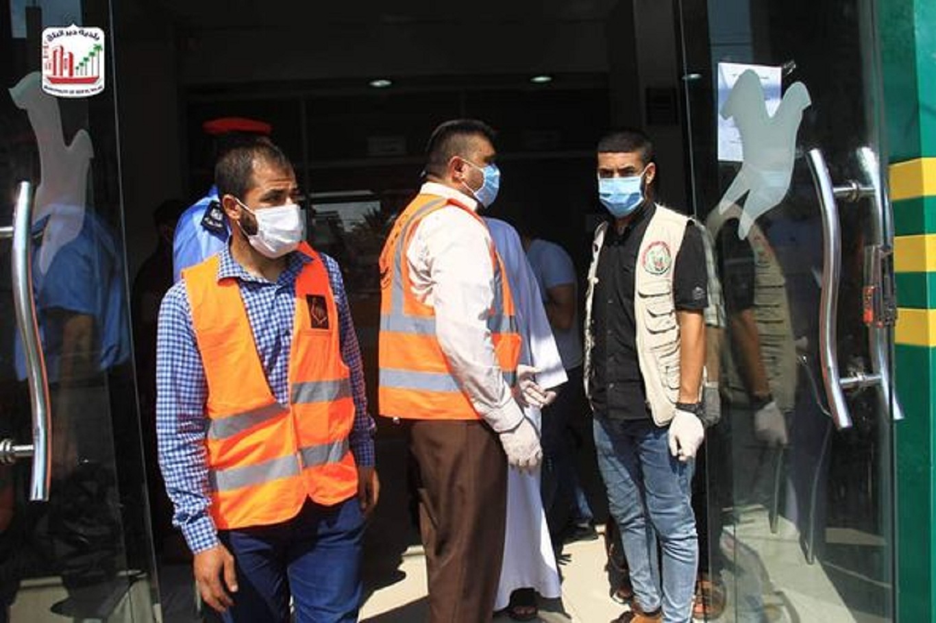 بلدية دير البلح ولجنة زكاة دير البلح تنفذان جولة ميدانية على الفرق العاملة بالميدان