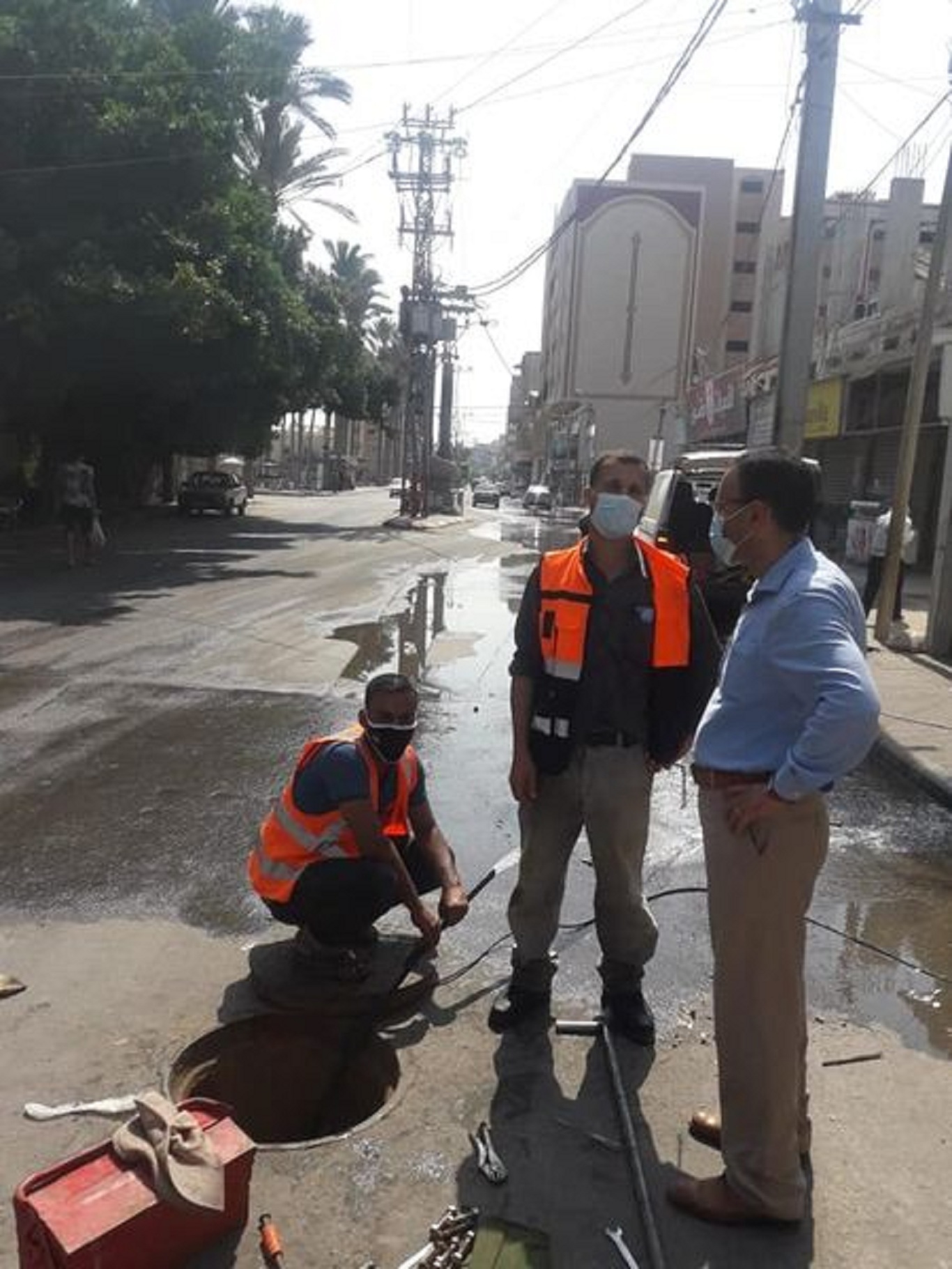 صيانة وتنظيف لخط المياة الرئيسي في المعسكر