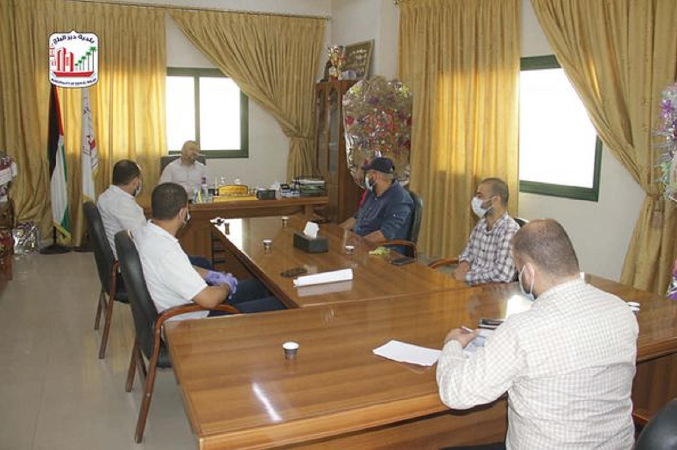 بحث آلية فتح المحلات بالمدينة وتطبيق اجراءات الوقاية والسلامة المهنية