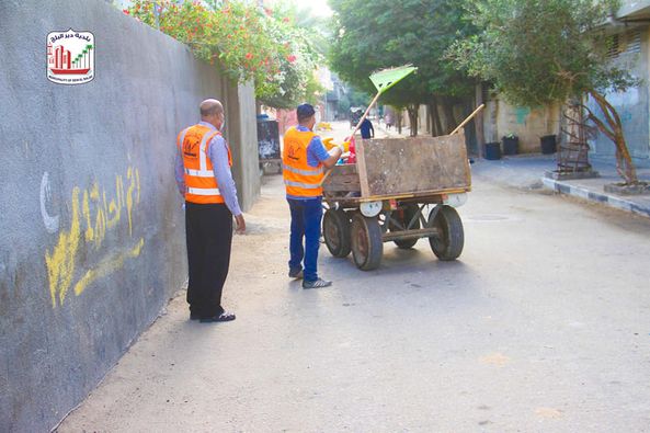 البدء بمشروع تحسين خدمة النفايات الصلبة في دير البلح