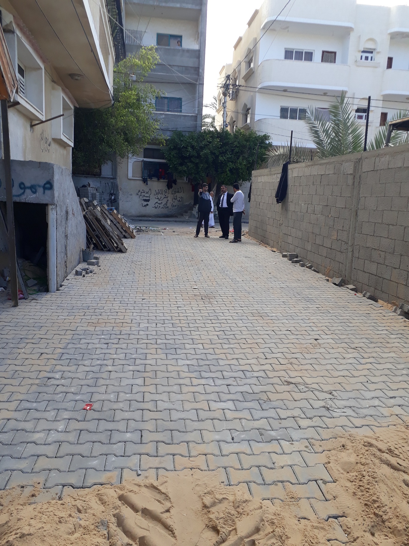 بلدية دير البلح تواصل إعادة تأهيل عدة شوارع بالمدينة