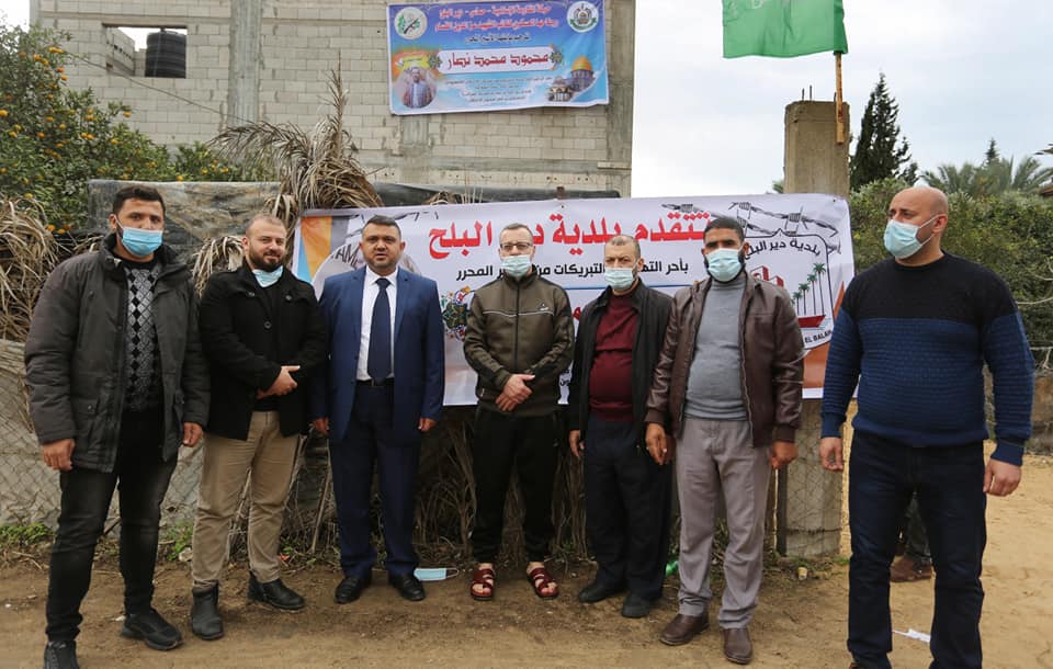 رئيس بلدية دير البلح يهنأ الاسير نصار بالإفراج عنه من سجون العدو الصهيوني