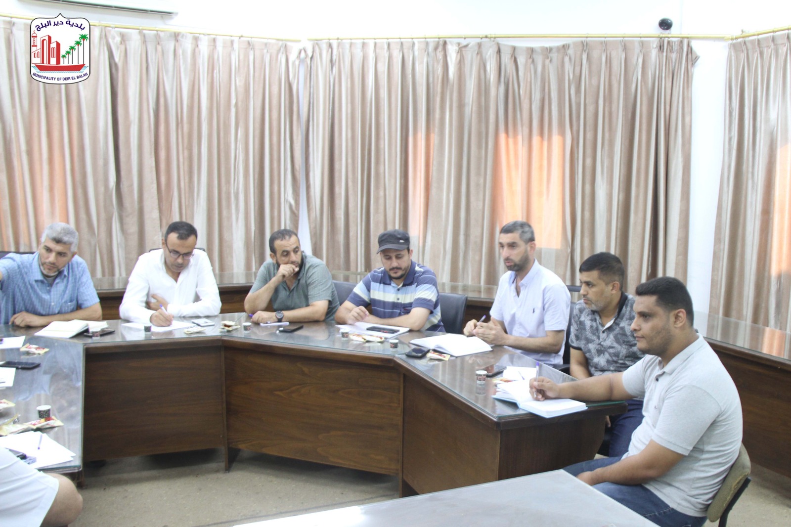 لجنة طوارئ الشتاء ببلدية دير البلح تعقد اجتماعها لمناقشة بدء الاستعداد للموسم