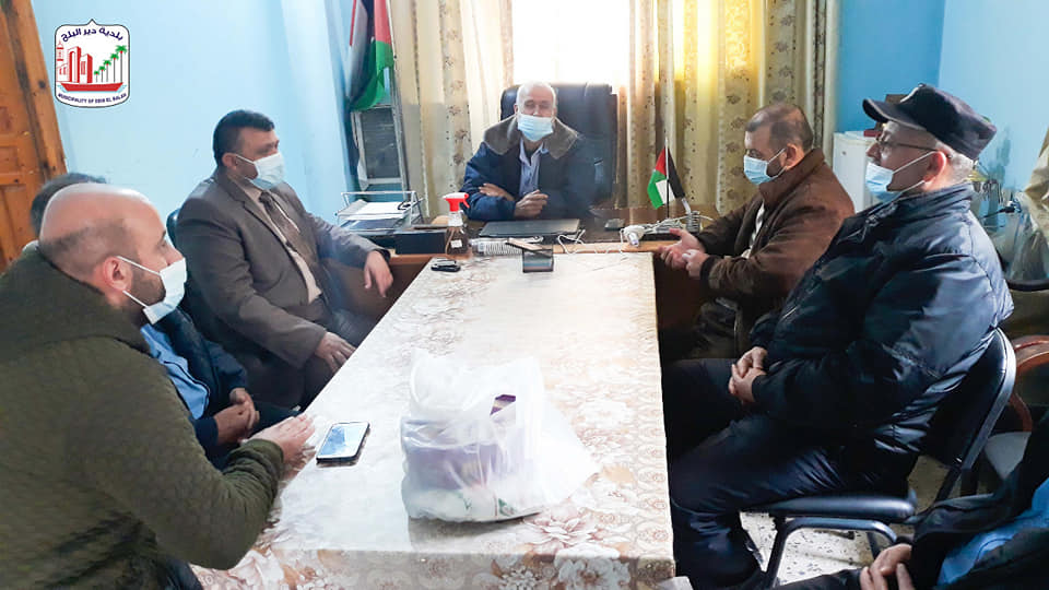 رئيس بلدية دير البلح يثني على عمل الأجهزة الأمنية خلال الاغلاق