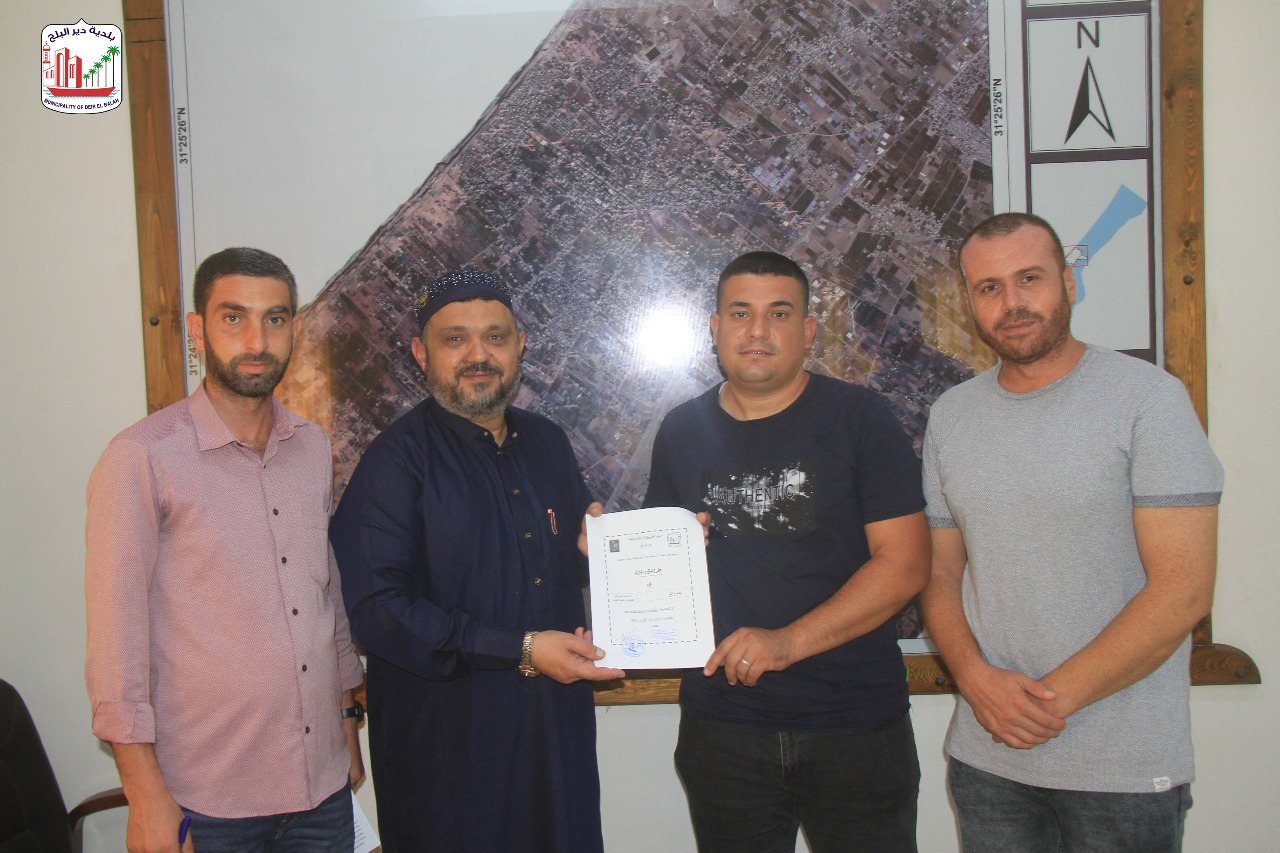 توقيع عقد تنفيذ مشروع إعادة تأهيل شارع الشيخ داوود  بقيمة 109,240 يورو