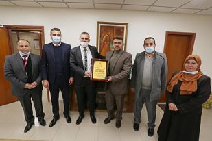 رئيس بلدية دير البلح يهنأ مدير منطقة غزة لإدارة فروع غزة في بنك فلسطين بمنصبه الجديد