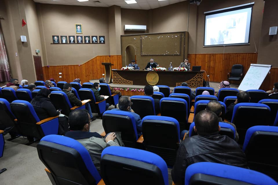 بلدية ديرالبلح تستضيف لقاء لتعزيز النهج التشاركي لمناقشة تحسين مخيم ديرالبلح