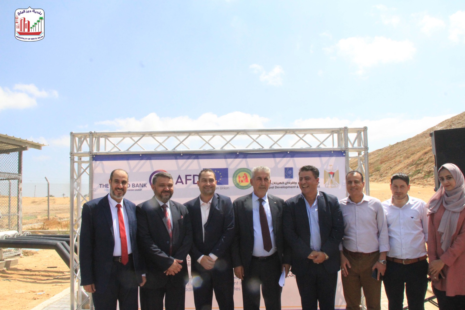 بلدية دير البلح تطلع وزير الحكم المحلي على مشروع إغلاق مكب دير البلح المركزي