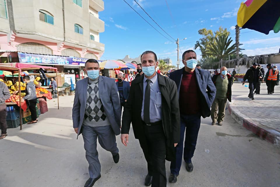 بلدية دير البلح تستقبل وكيل وزارة الحكم المحلي وتطلعه على مشاريعها الحالية و على آلية العمل بسوق الشعبي الثلاثاء بعد افتتاحه