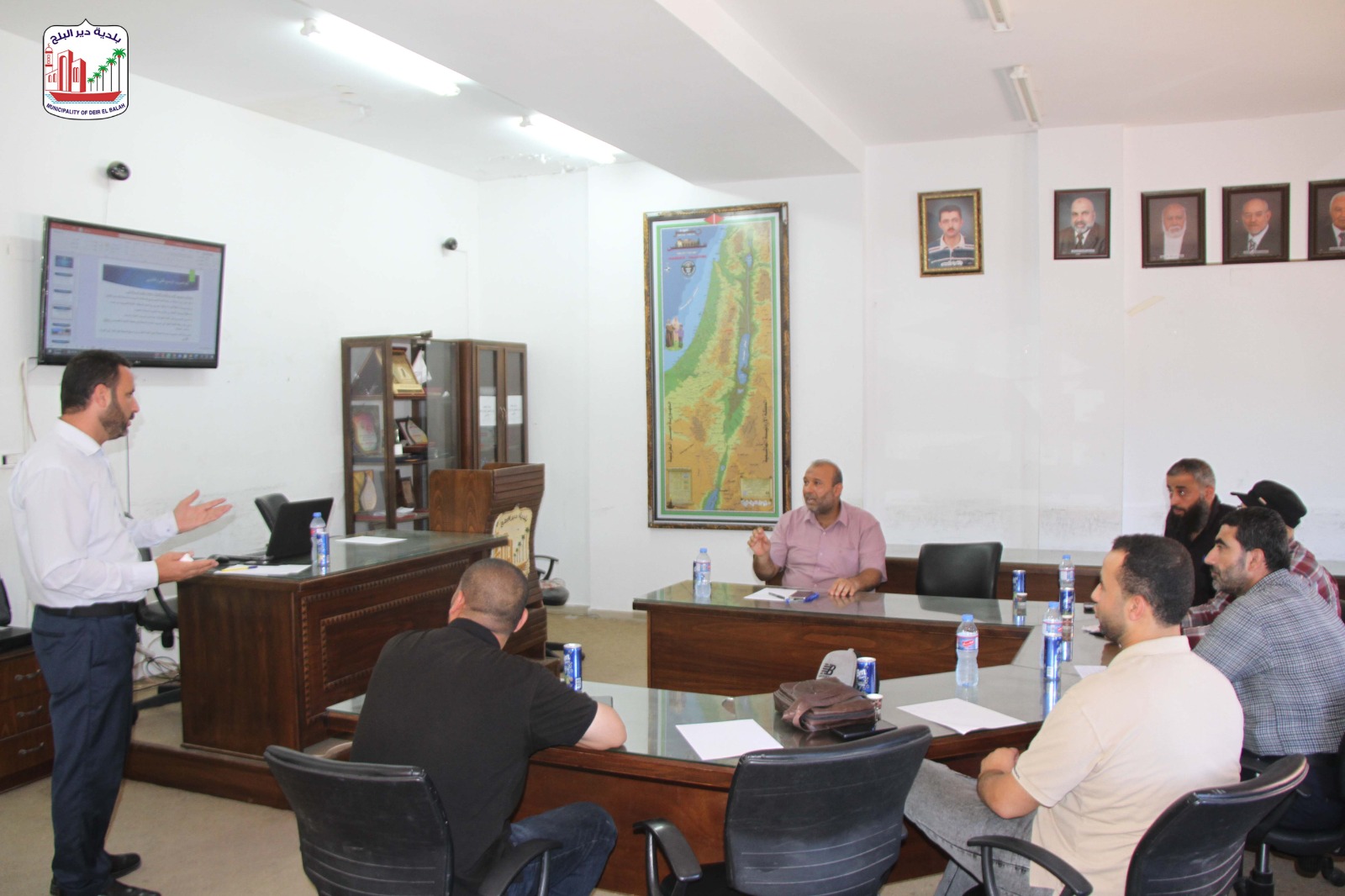 بلدية دير البلح تستضيف اللقاء الأول للجنة الفرعية للحرف والمنشآت الخطرة بالمنطقة الوسطى