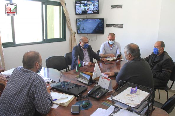 بلدية دير البلح تبحث أعمال مشروع تطوير شارع الشهداء الشرقي مع وفد من وكالة الغوث