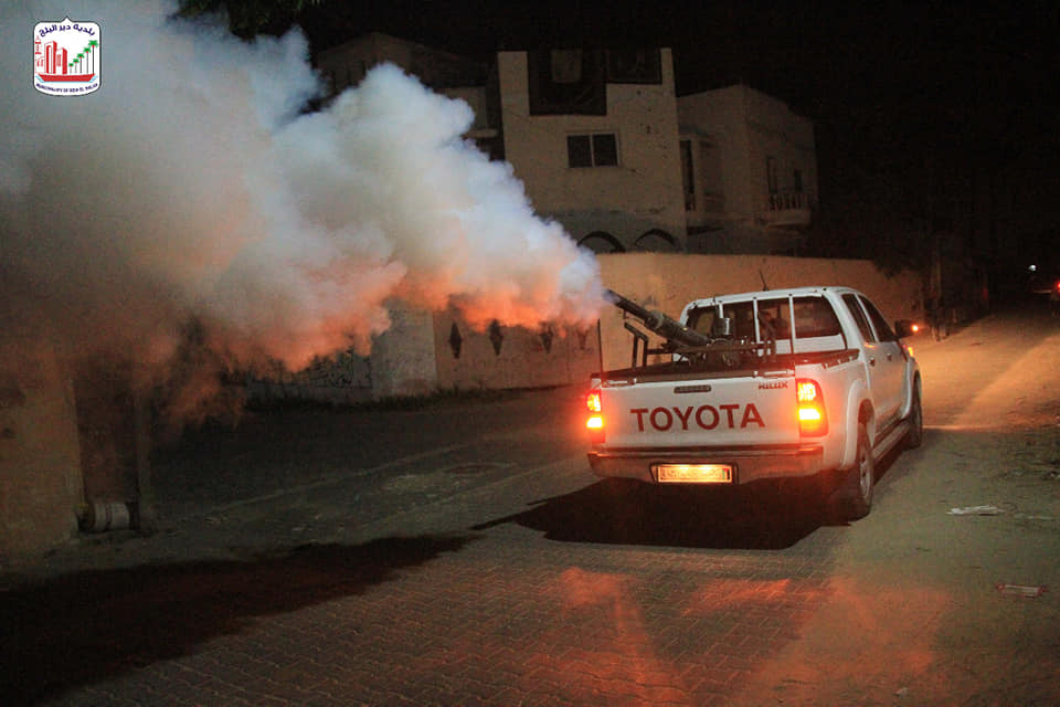 بلدية دير البلح: مكافحة حشرة البعوض باستخدام جهاز الفوجر