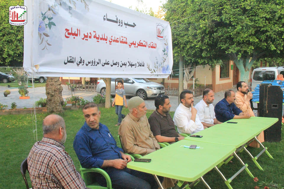 بلدية دير البلح تكرم موظفيها المتقاعدين للثلاث سنوات الماضية