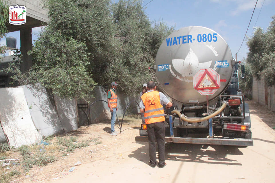 توفير المياة ل30 منزل بعد الضرر الذي لحق بخطوط المياه في المناطق التي طالها القصف