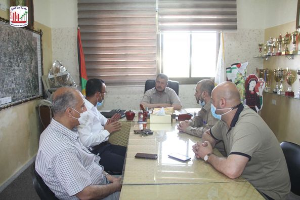 بلدية دير البلح تبحث حفر آبار جديدة بالمدينة