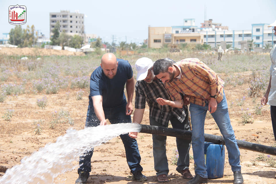 اجراء الضخ التجريبي لبئر المعني بدير البلح