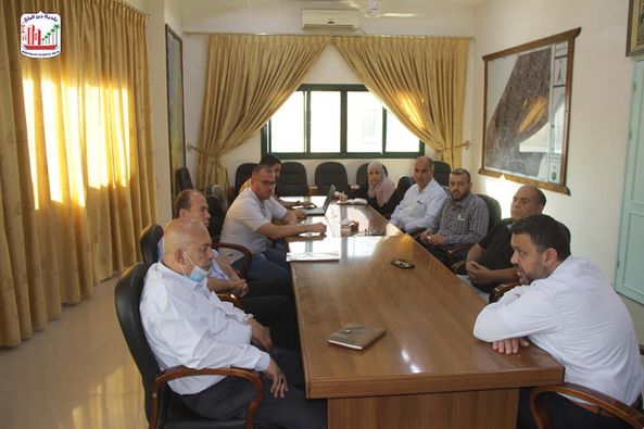 بلدية دير البلح تستقبل وفد من وكالة الغوث وتبحث آلية العمل بمشروع شارع الشهداء شرق المدينة