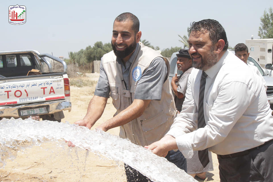 بلدية دير البلح تفتتح بئر المعني بالمدينة