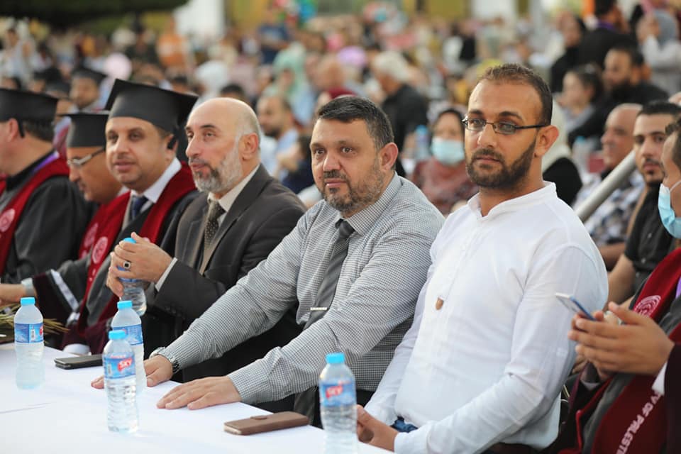 رئيس بلدية دير البلح يشارك في حفل تخريج الفوج الثامن والتاسع من طلبة جامعة فلسطين