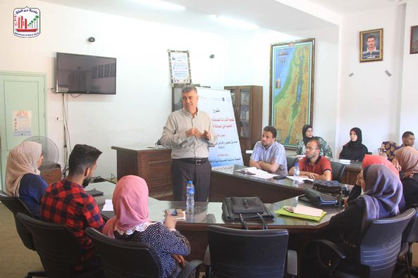 بلدية دير البلح تشارك في تقييم بيئة المساءلة المجتمعية بالمدينة وتعد مسودة خطة العمل