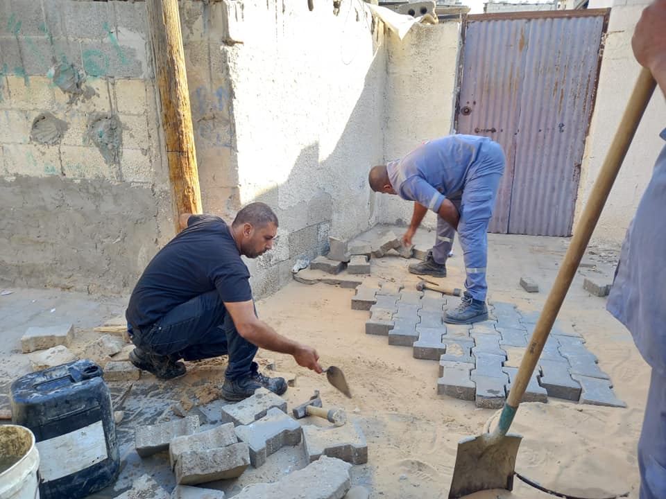 استمرار أعمال الصيانة بمناطق متفرقة بدير البلح