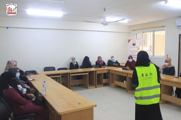 فريق سفراء بلدية دير البلح ينظم لقاء توعية حول فيروس كورونا وأهمية التطعيم