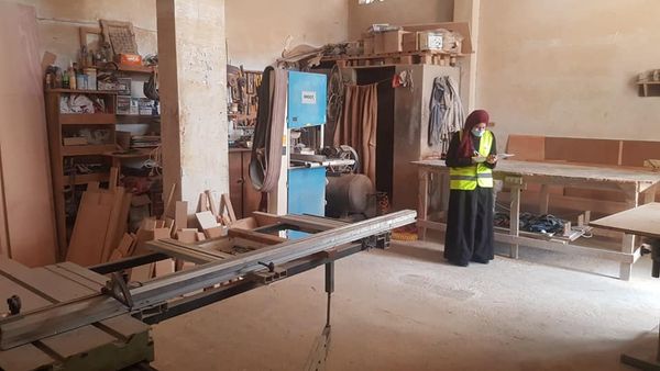 بلدية دير البلح تقوم بجولة على المناجر ومدى الالتزام بإجراءات السلامة المهنية