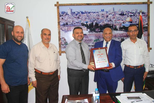 بلدية دير البلح تبحث التعاون المشترك مع سلطة المياه وجودة البيئة