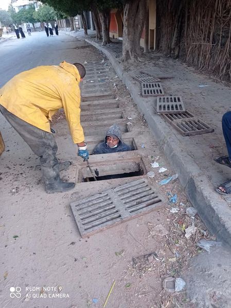 الانتهاء من تنظيف مصارف مياه الأمطار بدير البلح ضمن الاستعداد لاستقبال فصل الشتاء