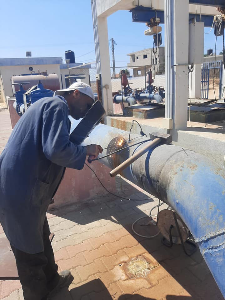 الانتهاء من تجهيز مضخات الصرف الصحي بدير البلح ضمن الاستعدادات لفصل الشتاء