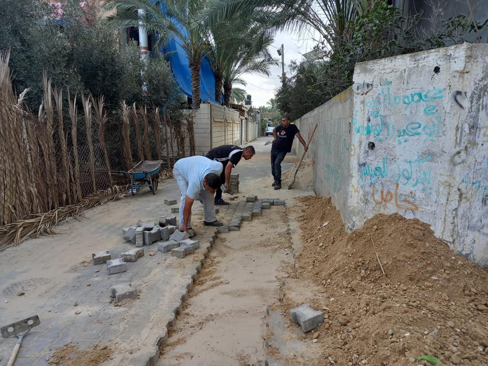 قسم الصيانة يواصل أعماله بمناطق دير البلح