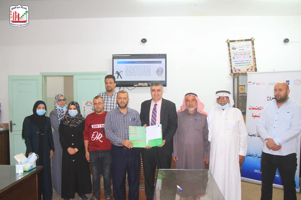 بلدية دير البلح ولجنة المساءلة المجتمعية توقعان مذكرة تفاهم لتعزيز دورها في الهيئات المحلية