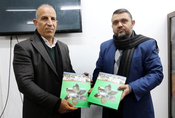 بلدية دير البلح توقع عقد اتفاق إقامة مشروع المركز المجتمعي مع مركز العمل التنموي (معا)