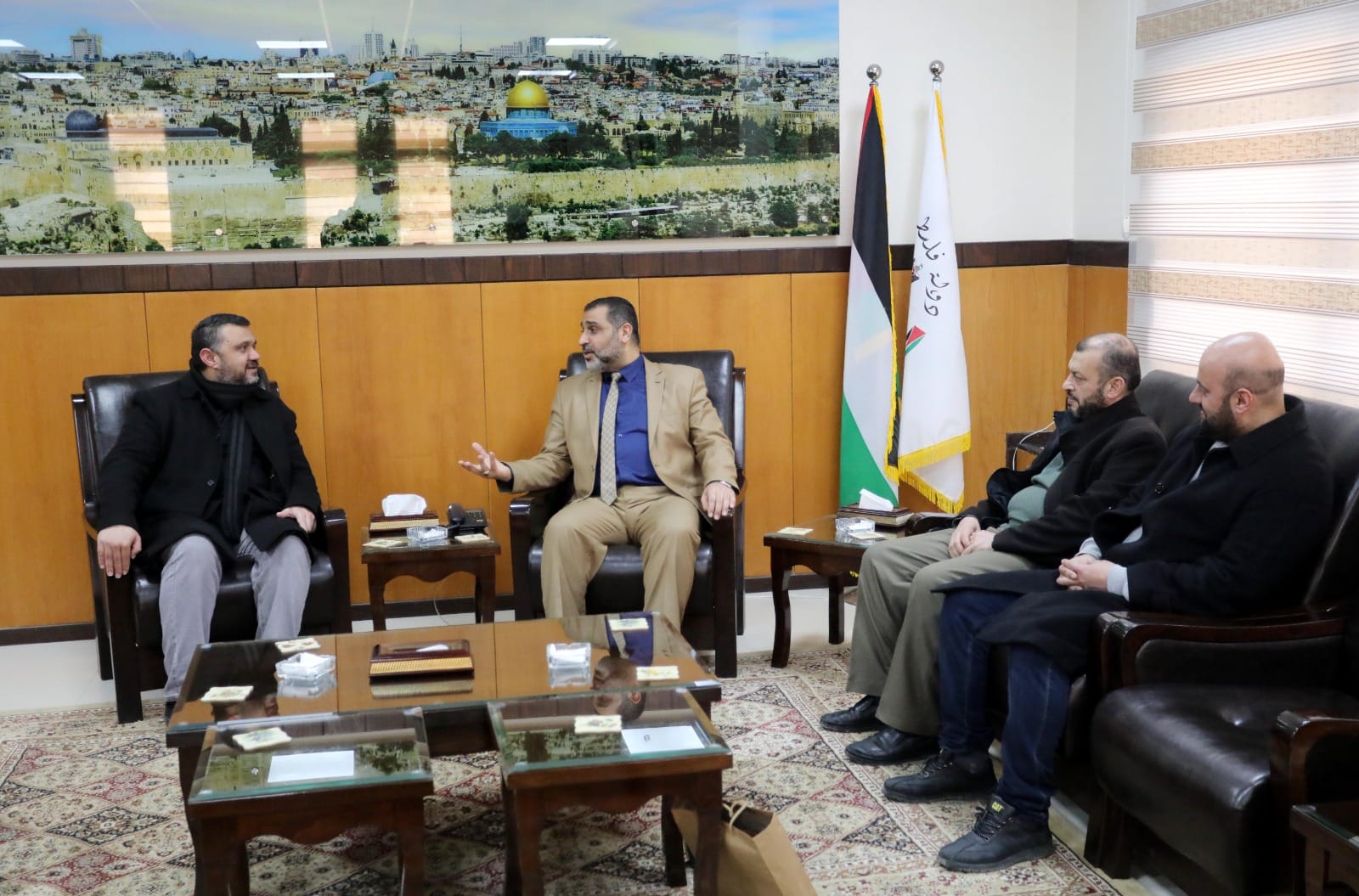 رئيس بلدية دير البلح يزور رئيس المجلس الأعلى للقضاء للتهنئة بالمنصب الجديد