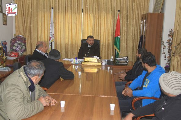 بلدية دير البلح تستقبل سكان منطقة صحن البركة وتبحث احتياجاتها