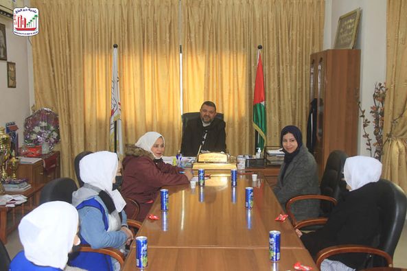 بلدية دير البلح تستقبل طالبات البرلمان الطلابي لمدرسة بنات دير البلح الأعدادية (أ)