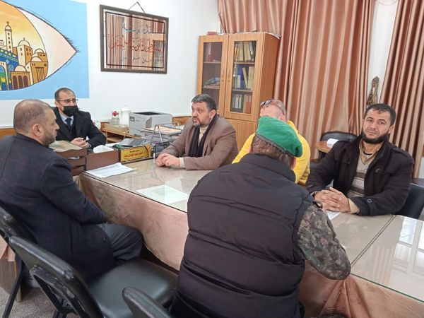 رئيس بلدية دير البلح يزور مدراء مدرستي السيدة خديجة والمنفلوطي 