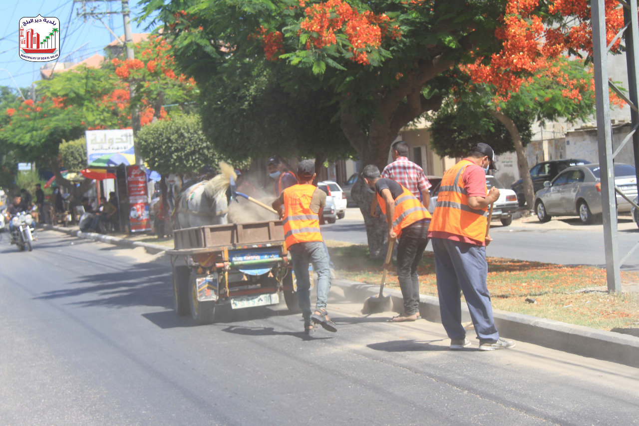 بلدية دير البلح تبدأ بحملة دير البلح أجمل... صيف 2022