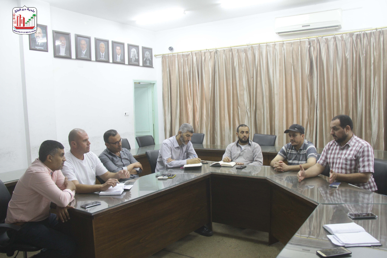 بلدية دير البلح: استكمال الاستعدادات لاستقبال فصل الشتاء وبحث العراقيل وسبل التغلب عليها