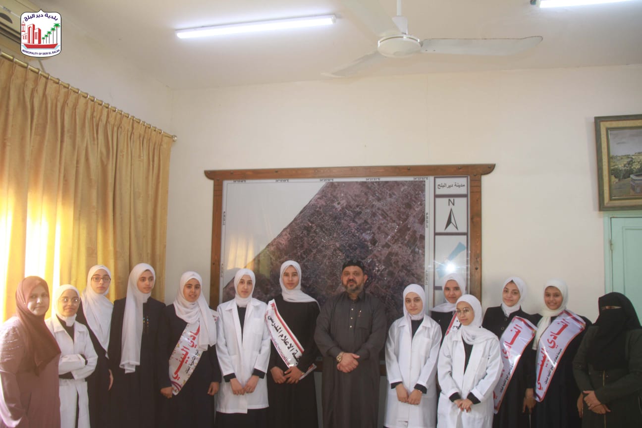 بلدية دير البلح تستقبل وفد من طالبات مدرسة شهداء دير البلح الثانوية