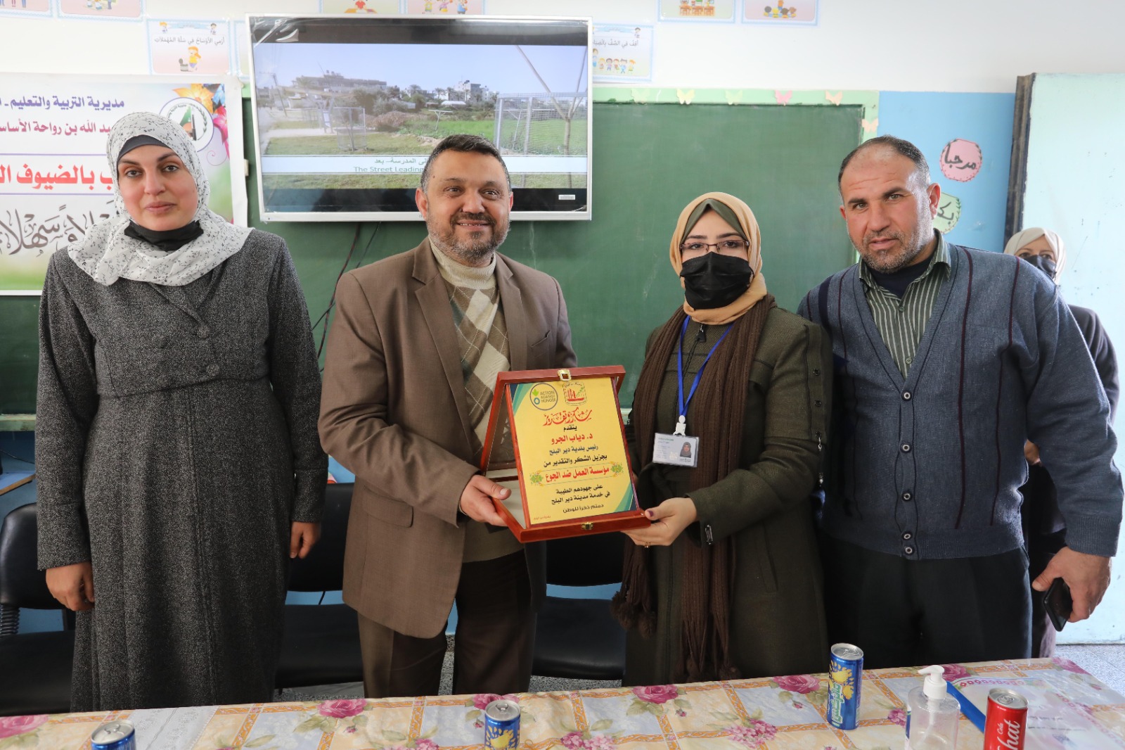 بلدية دير البلح تشيد بمبادرة بيئة نظيفة الهادفة لإغلاق المكبات العشوائية بالبركة