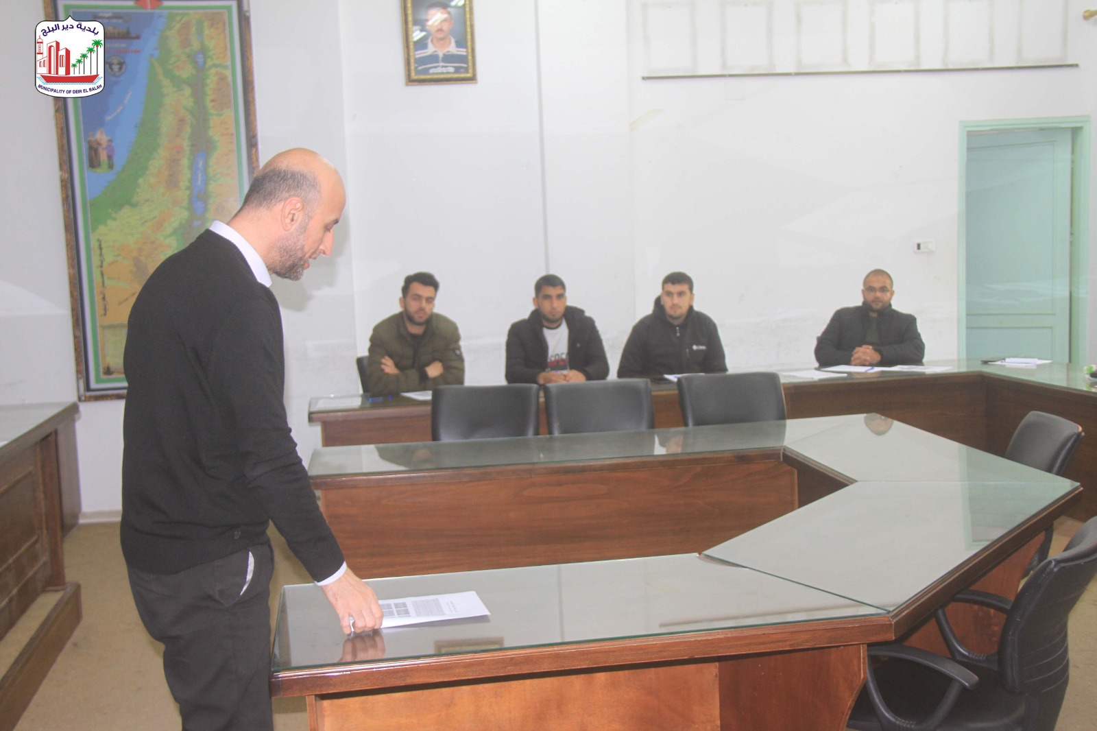 بلدية دير البلح تعقد لقاءً حول الفئات المهمشة واحتياجاتها