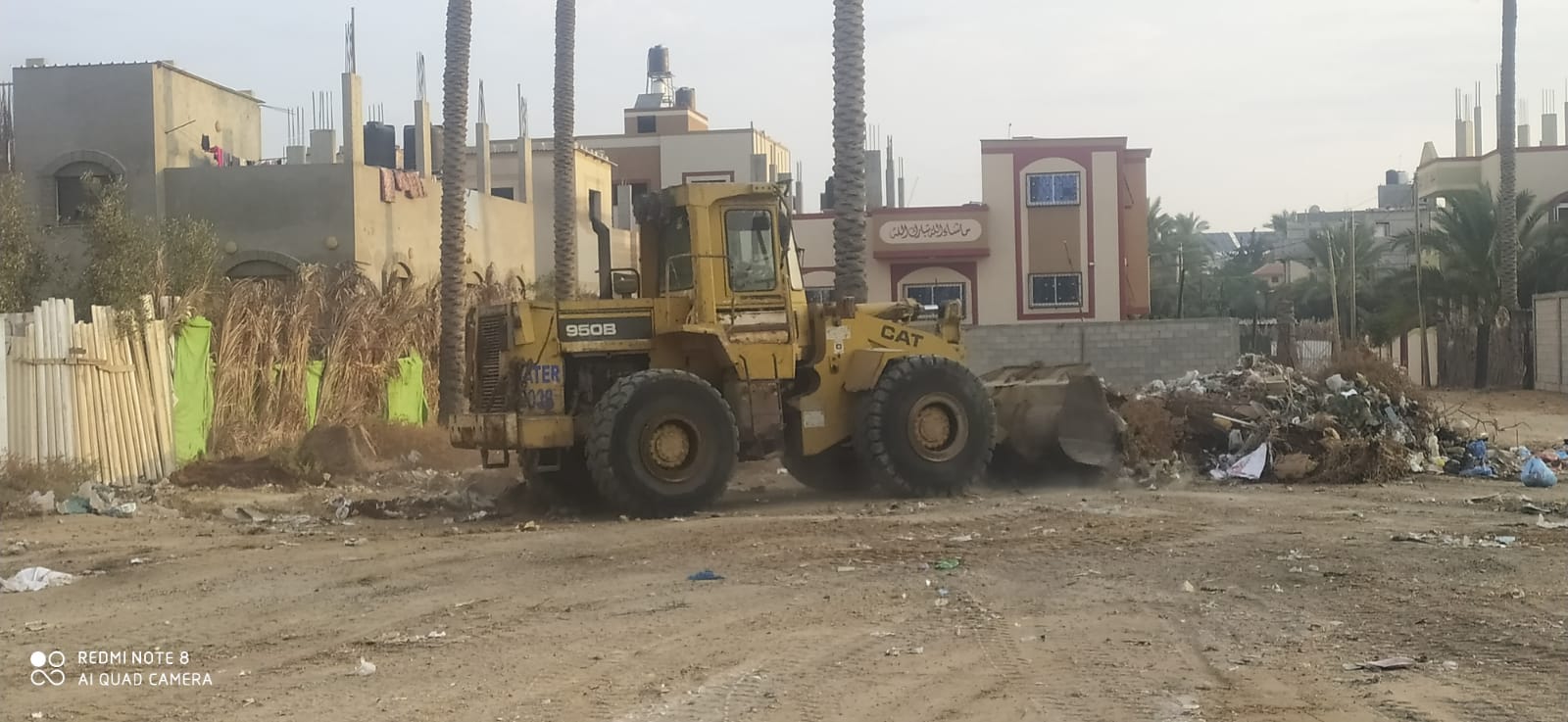 بلدية دير البلح: تواصل ترحيل المكبات العشوائية بالمدينة